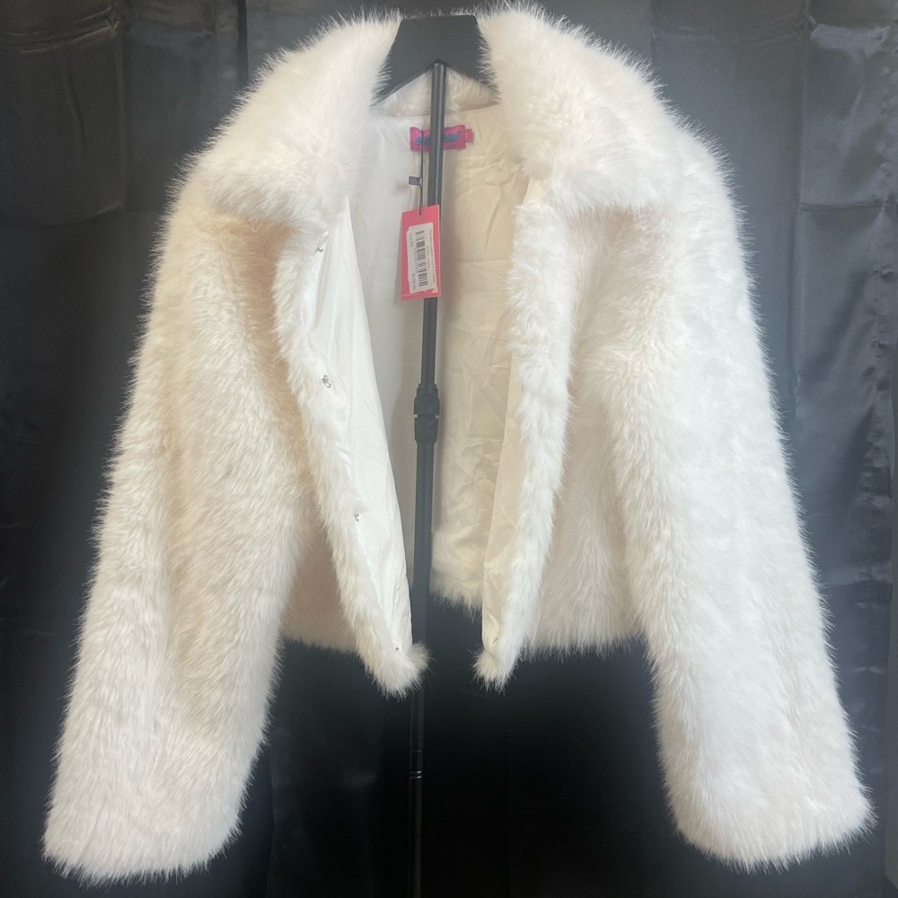 (SOLD) Edikted White Cropped Faux Fur Jacket
